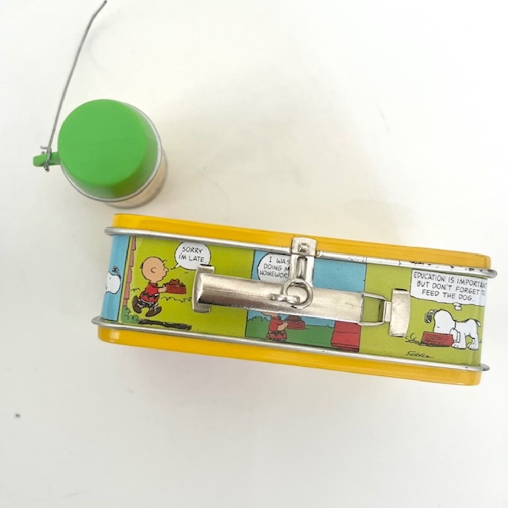 This Peanuts lunch box set of 2 Hallmark Keepsake Christmas - Picture 4 of 5